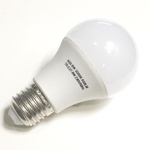 LED žárovka E27 8W  - teplá bílá